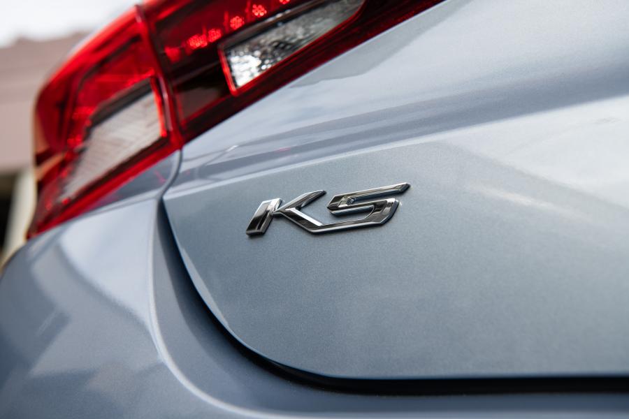 Логотип Kia K5 EX 2020 года  (NA) (фото 20 из 41)